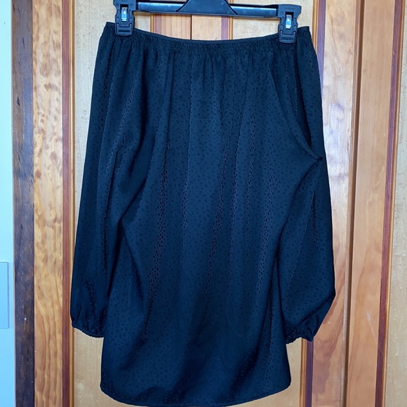 Off the Shoulder Blouse - Picture 2 of 5